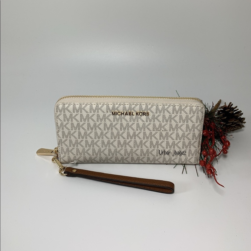 Michael Kors Jet Set Travel Large Wallet